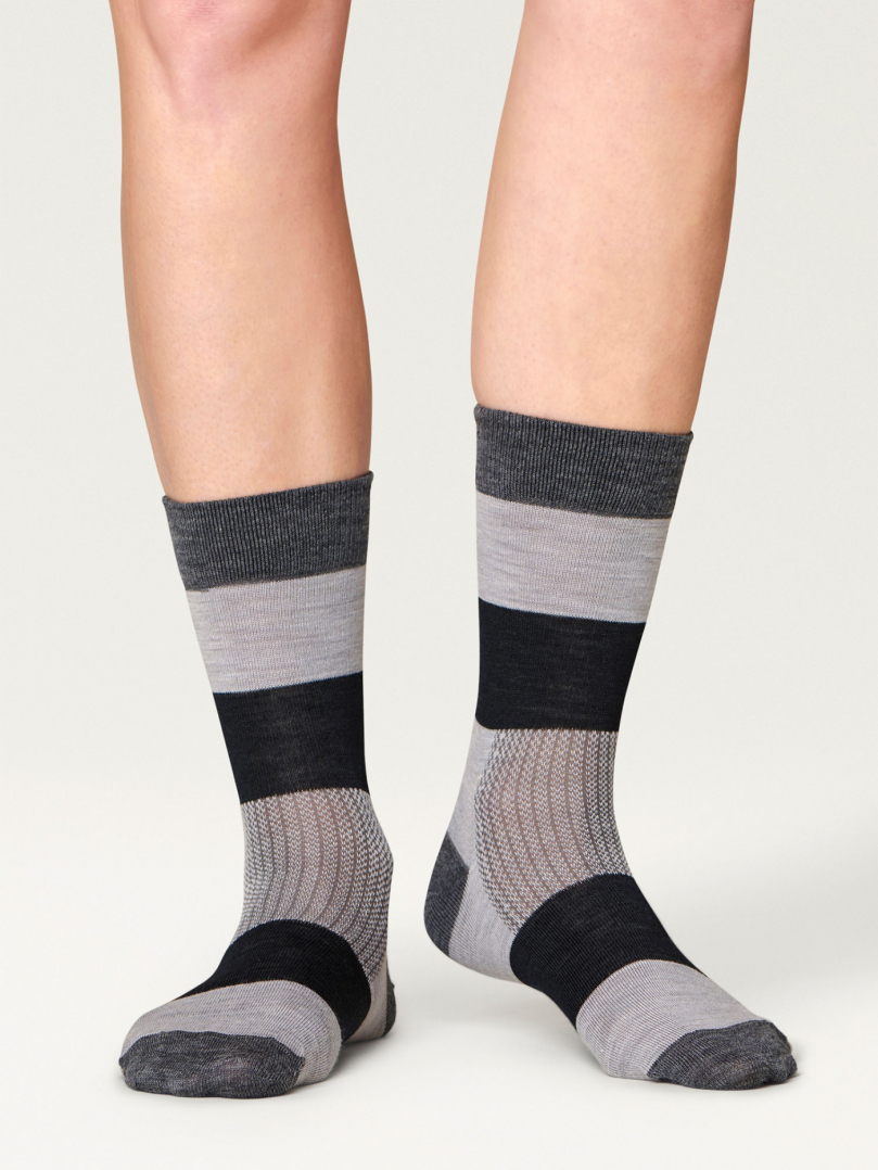 Everyday Merino Socks - Heavy stripes Grey i gruppen Accessoarer / Strumpor / Vardagsstrumpor hos Röyk (7001683436_r)